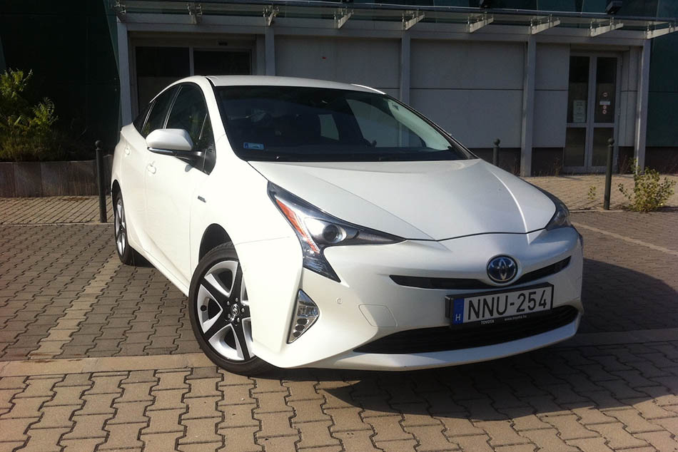 Toyota Prius fogyasztás a mennyországban – teszteltük a hibridet