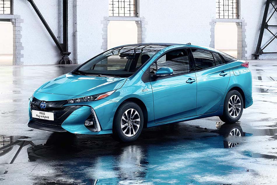 Toyota Prius Plug-in Hybrid 2017 – Zöld rendszám egy literes fogyasztással