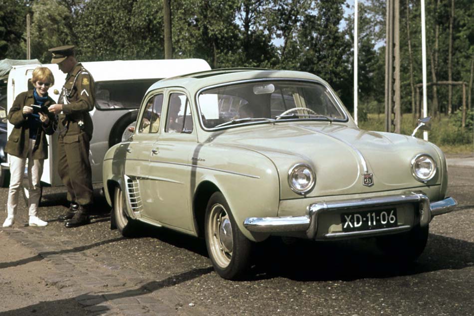 Renault Dauphine 1956 – Franciakenyér
