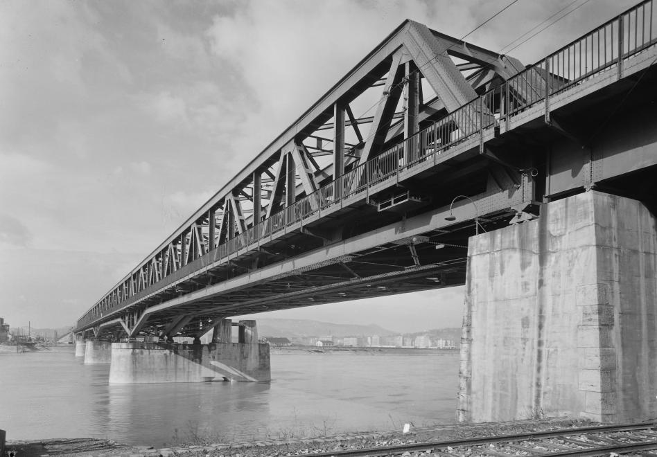 A Déli összekötő vasúti híd viszontagságai