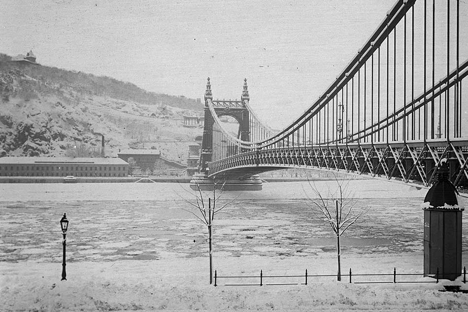 A régi Erzsébet híd építése