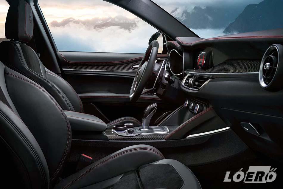 Letisztultság és elegancia fogad minket az Alfa Romeo Stelvio belső térkialakításánál is.