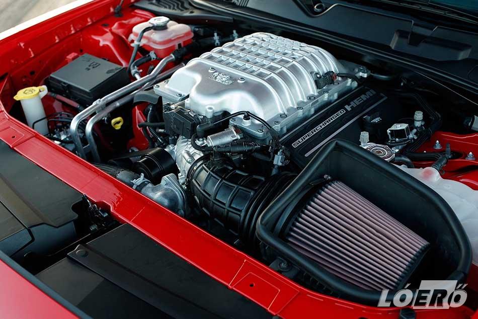 A Dodge Challenger SRT Demon motorja maradt a 6,2 literes, félgömb alakú, hemiszférikus égésterű HEMI V8-as, de igen komolyak a módosítások.