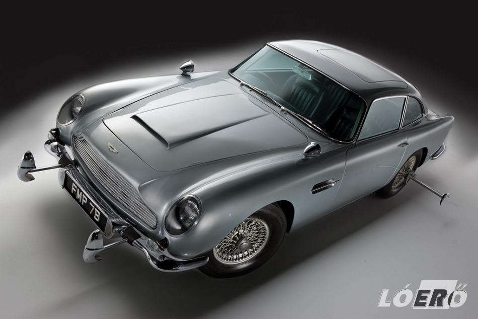 A kimondottan James Bond számára felpakolt filmbéli Aston Martin DB5-ben természetesen minden volt, hogy a 007-es halhatatlanná válhasson. 