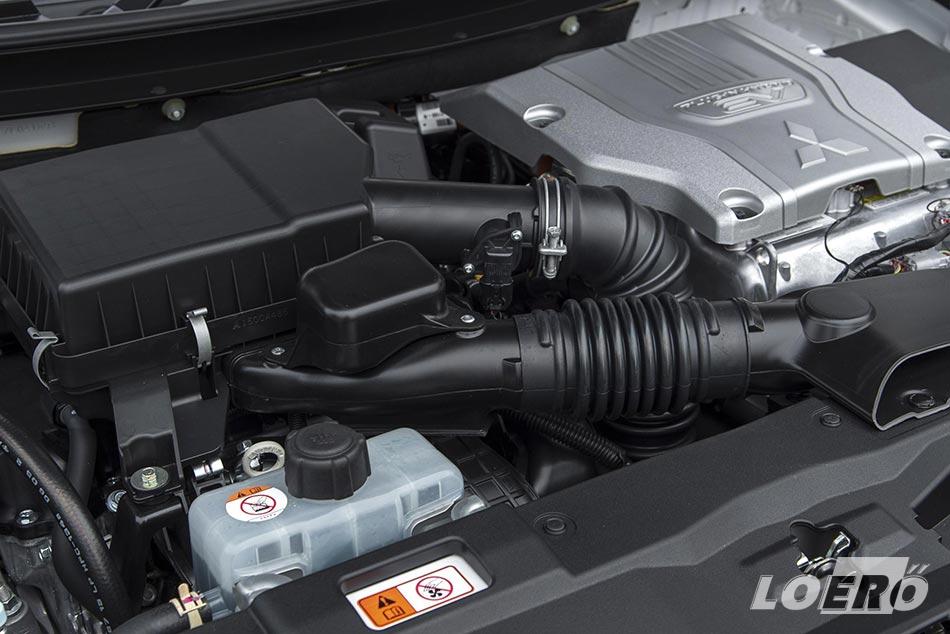 A Mitsubishi Outlander 2.4 PHEV motorjainak összteljesítménye 230 lóerő, a fogyasztása pedig hibrid módban mindössze 2.4 liter, ami nagyon jó érték. 