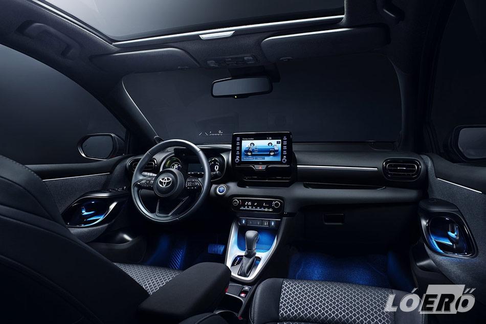 A Toyota Yaris 2020 kiadása nem csak külsőségeiben változik, de az utastere is idomul a mai irányzatokhoz.
